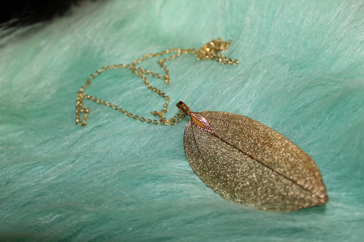 Ladies Solid Leaf Necklace