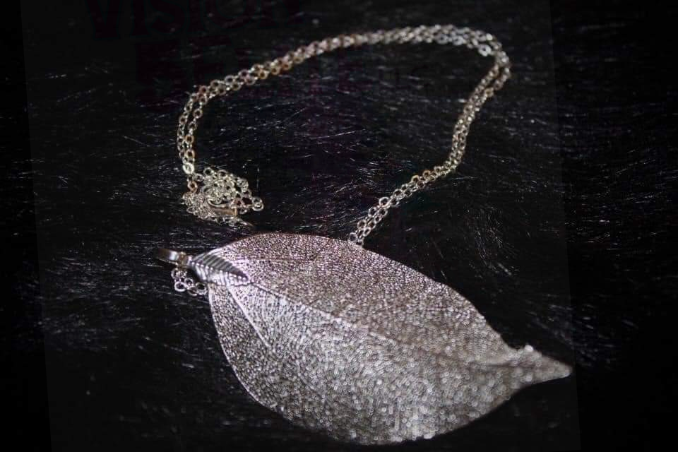 Ladies Solid Leaf Necklace