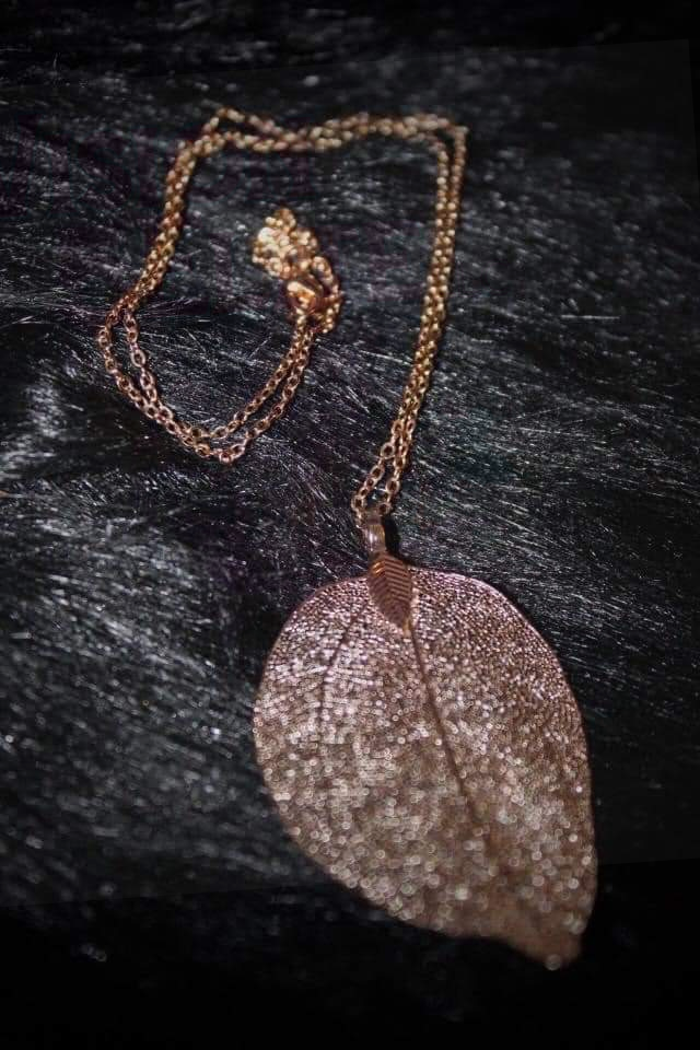 Ladies Solid Leaf Necklace